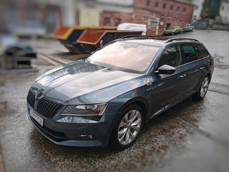 Grau Gebraucht 2018 Skoda Superb SportLine Kombi | 17.200 € (Guter Preis) - Bild 1/4