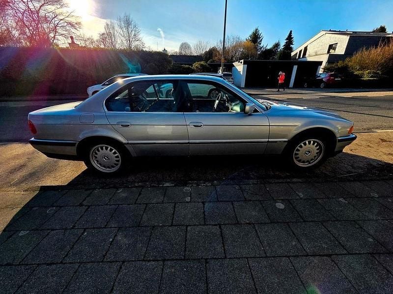 Gebraucht BMW 728 193 PS (141 kW) 1996 Silber Limousine