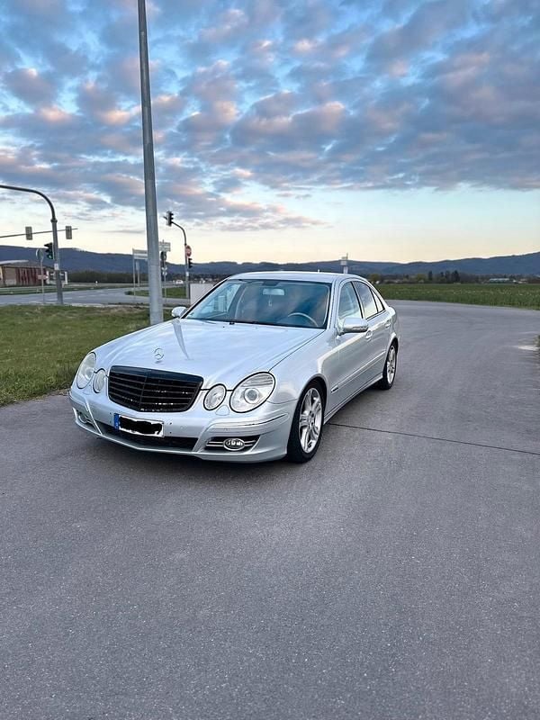 Gebraucht Mercedes E230 Avantgarde 204 PS (150 kW) 2008 Grau Limousine