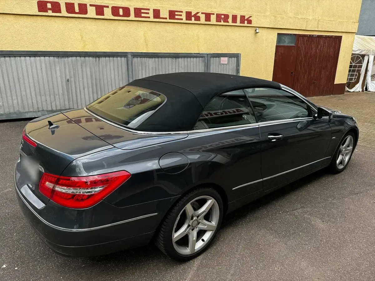 Gebraucht Mercedes E250 204 PS (150 kW) 2010 Blau Cabrio