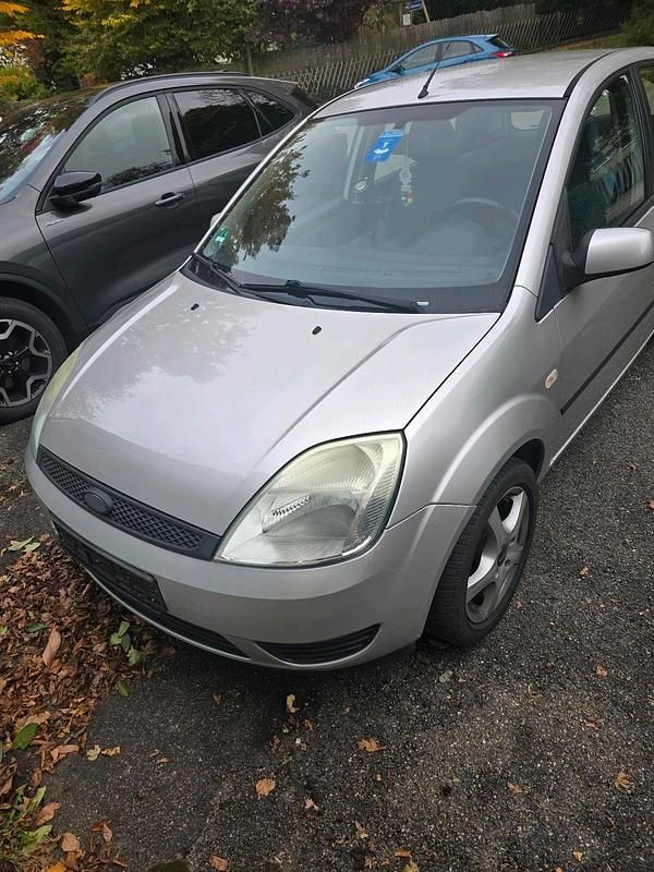 Gebraucht Ford Fiesta 69 PS (50 kW) 2005 Silber Kleinwagen
