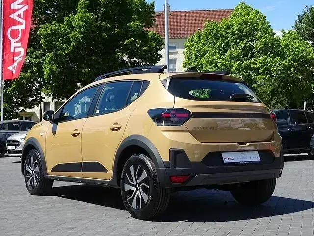 Neu Dacia Sandero Expression 110 PS (80 kW) 2026 Safaribeigemet. SUV