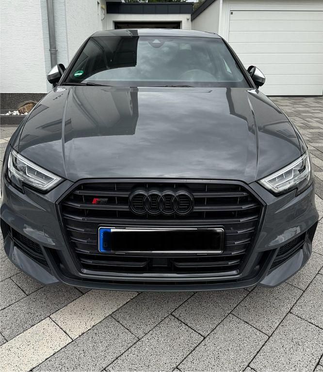 Grau Gebraucht 2018 Audi S3 Sport Limousine | 35.000 € (Etwas zu teuer) - Bild 1/4