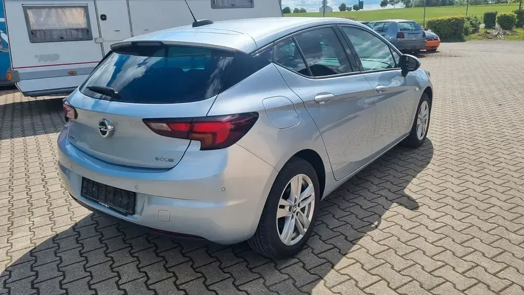 Używany Opel Astra Active 105 KM (77 kW) 2016 Szary Sedan/Limuzyna