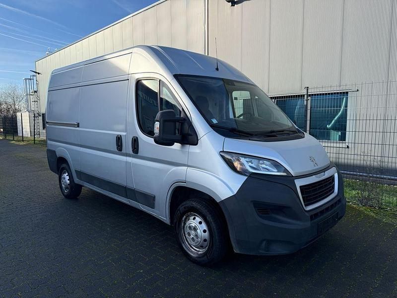 Gebraucht Peugeot Boxer 163 PS (119 kW) 2018 Silber metallic Van