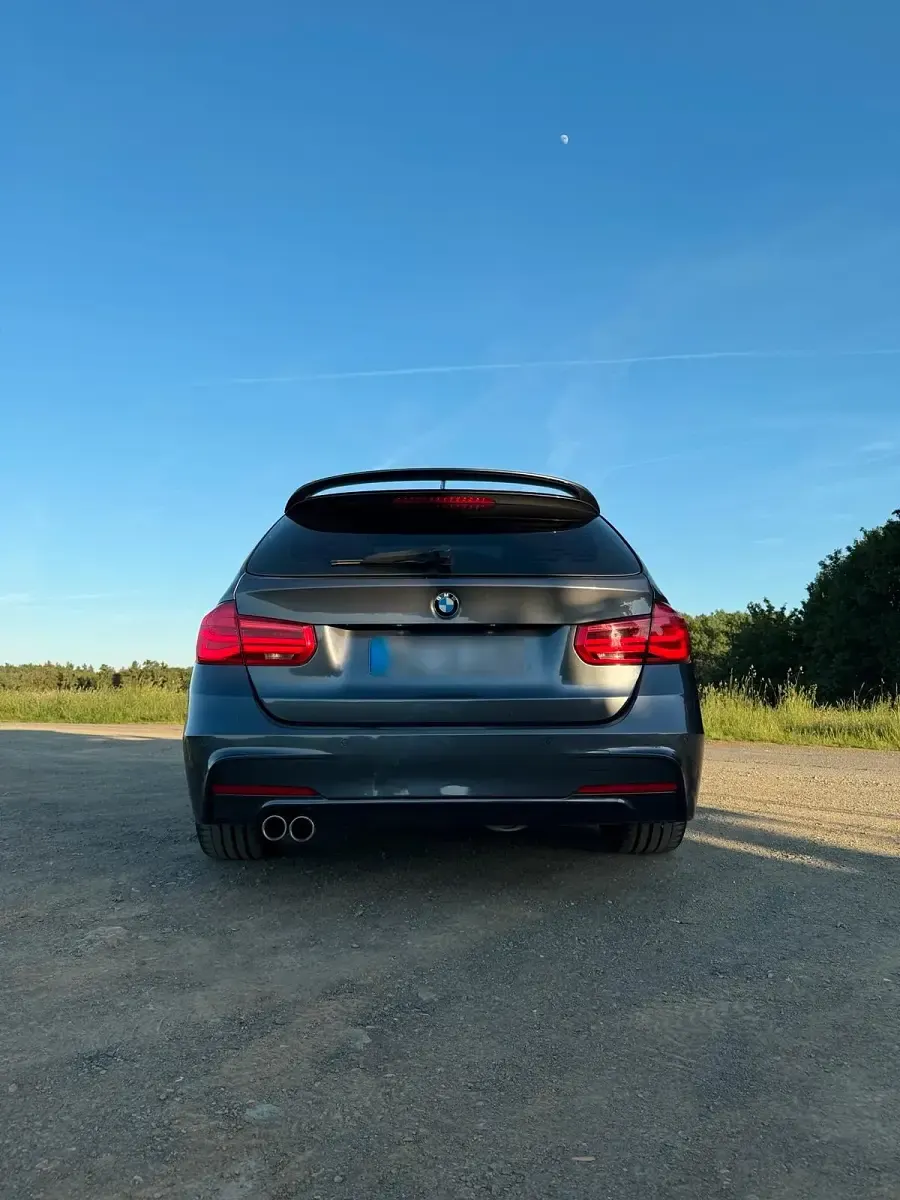Gebraucht BMW 330 M Performance 258 PS (189 kW) 2016 Grau Kombi