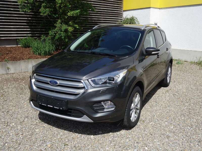 Magneticgrau (metallic) Gebraucht 2018 Ford Kuga Titanium SUV | 16.900 € (Fairer Preis) - Bild 1/4