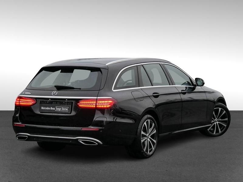 Gebraucht Mercedes E300 Avantgarde 211 PS (155 kW) 2021 Schwarz Limousine