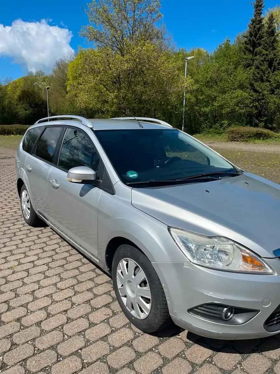 Gebraucht Ford Focus 105 PS (77 kW) 2010 Silber Kombi