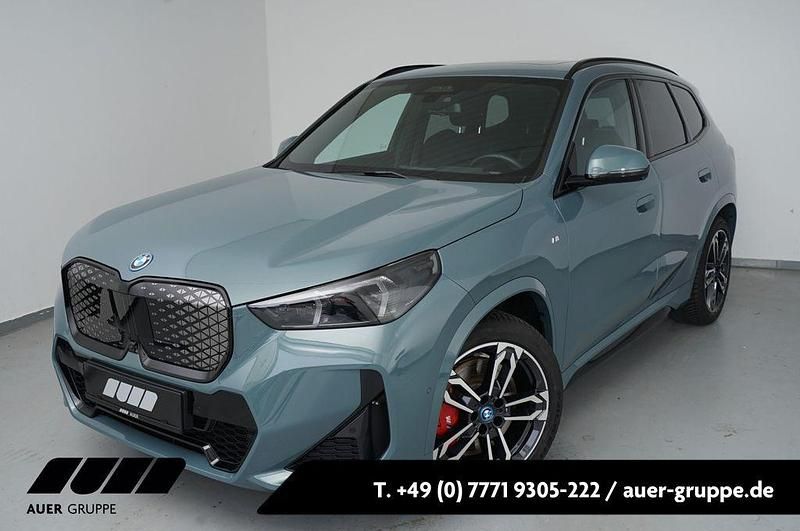 Grün Gebraucht 2024 BMW iX1 M Sport SUV | 41.290 € (Guter Preis) - Bild 1/4