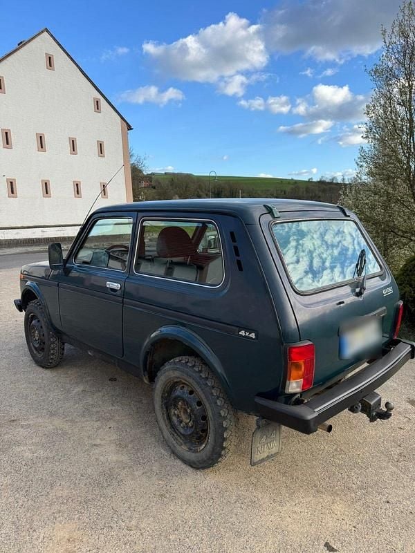 Gebraucht Lada niva 83 PS (61 kW) 2010 Grün SUV