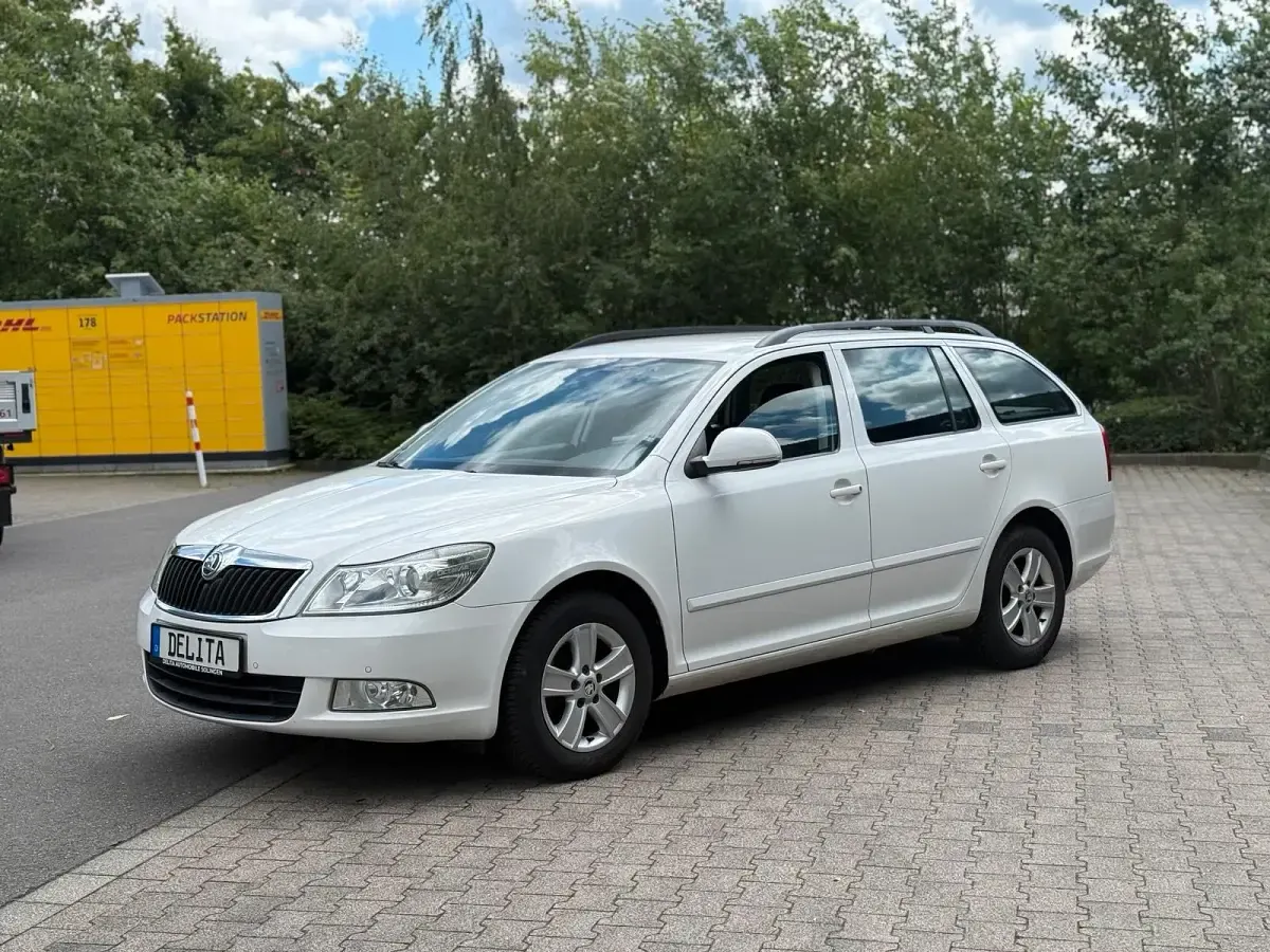 Gebraucht Skoda Octavia 105 PS (77 kW) 2012 Weiß Kombi