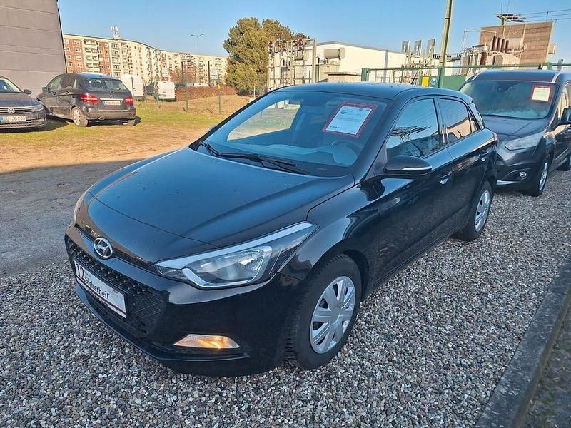 Gebraucht Hyundai i20 Classic 75 PS (55 kW) 2017 Schwarz Limousine