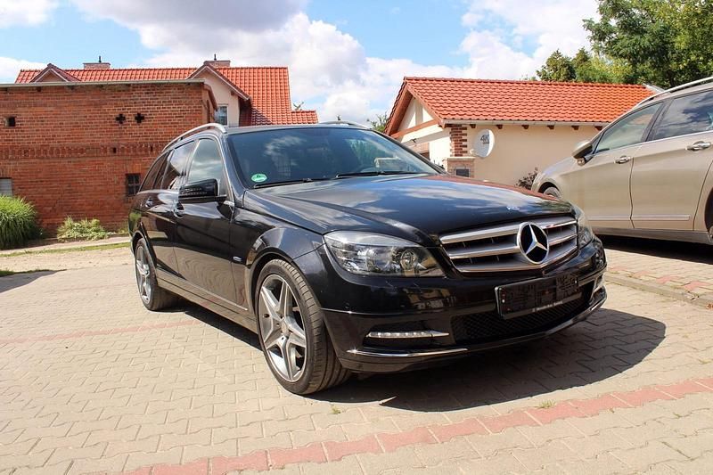Schwarz Gebraucht 2010 Mercedes 350 Avantgarde Kombi | 6.350 € - Bild 1/4