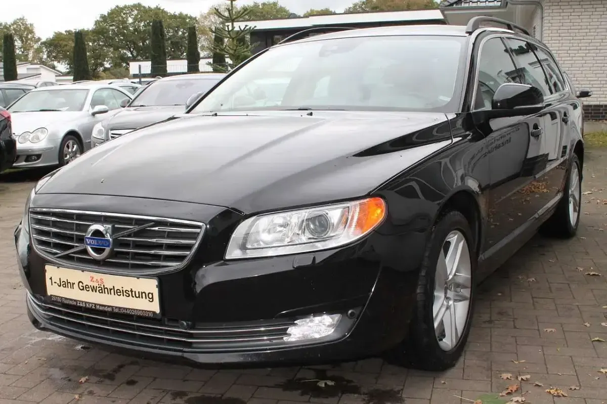 Gebraucht Volvo V70 Momentum 136 PS (100 kW) 2013 Schwarz Kombi