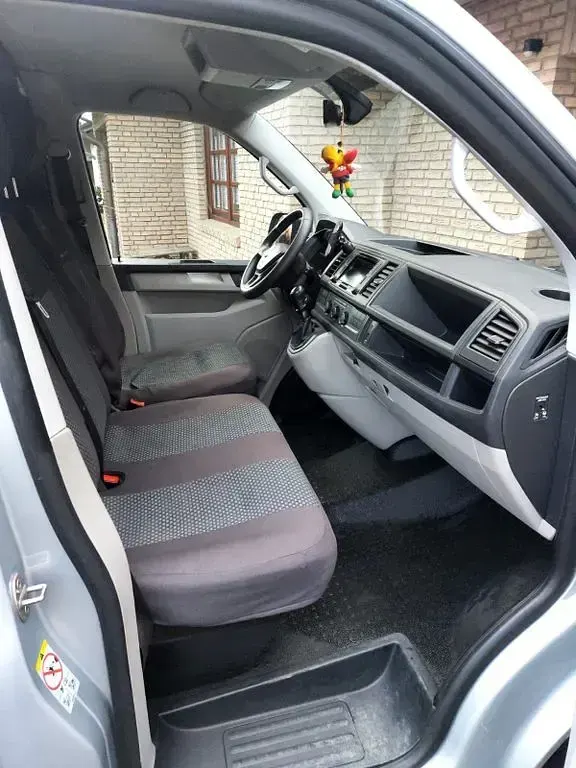 Gebraucht VW Transporter 150 PS (110 kW) 2018 Silber Van