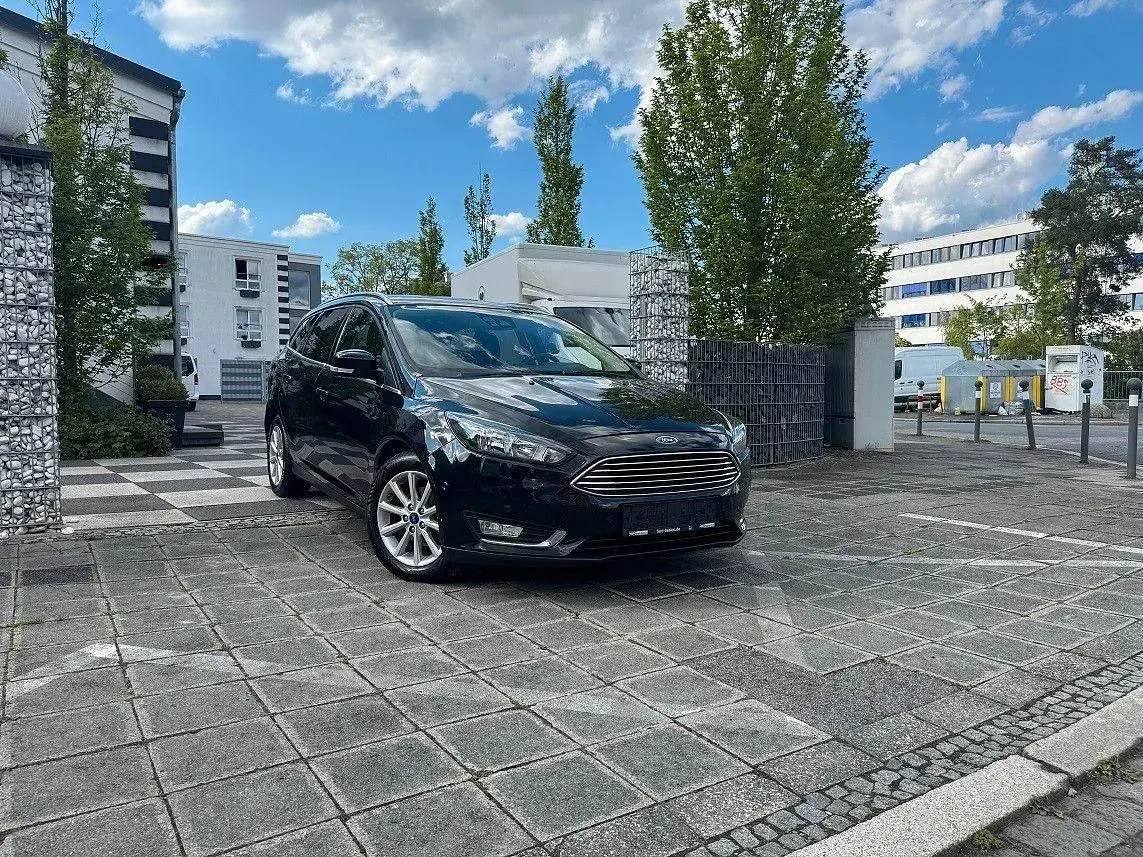 Gebraucht Ford Focus Titanium 125 PS (91 kW) 2015 Schwarz Limousine