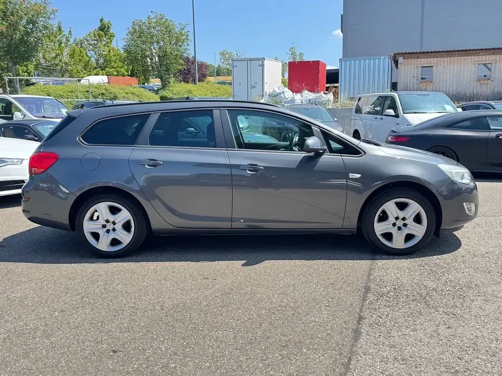 Gebraucht Opel Astra Design Edition 101 PS (74 kW) 2011 Grau Kombi