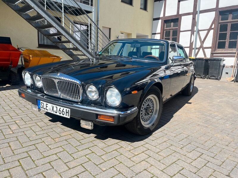 Schwarz Gebraucht 1988 Jaguar XJ12 Limousine | 12.999 € - Bild 1/4