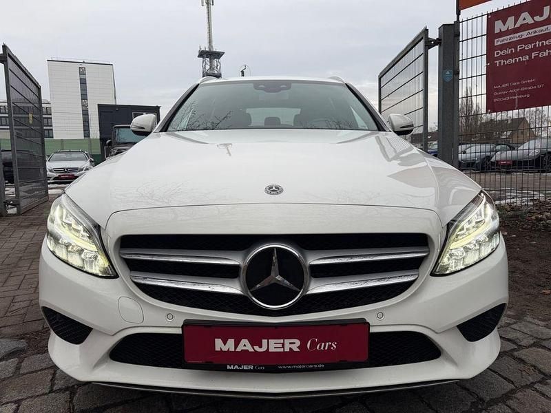 Gebraucht Mercedes C300e 194 PS (142 kW) 2020 Weiß Limousine