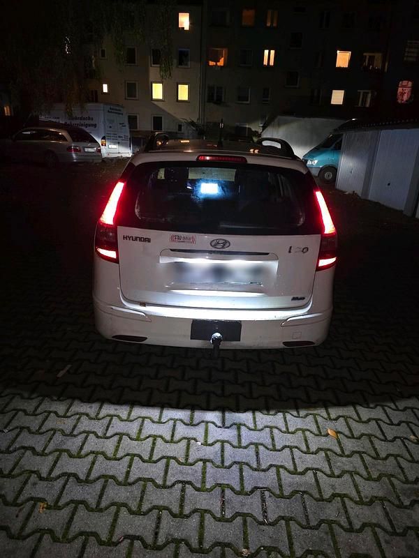 Weiß Gebraucht 2011 Hyundai i30 Kombi | 1.400 € (Superpreis) - Bild 1/4