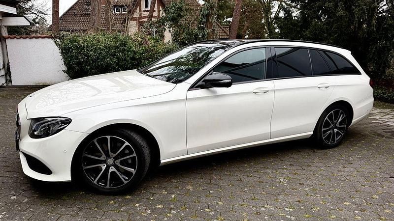 Weiß Gebraucht 2018 Mercedes E200 Kombi | 22.900 € - Bild 1/4
