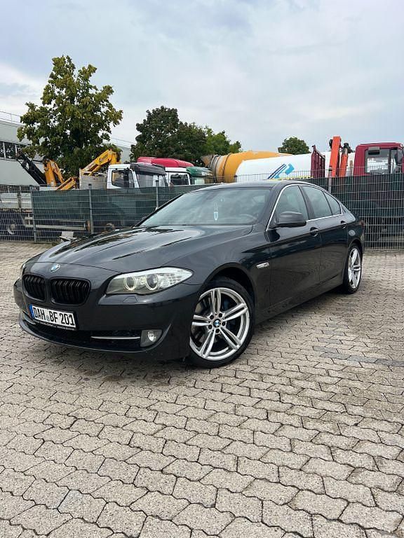 Grau Gebraucht 2010 BMW 525 Limousine | 7.500 € (Fairer Preis) - Bild 1/4