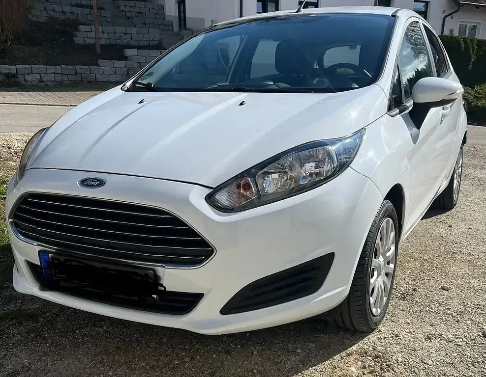 Gebraucht Ford Fiesta 82 PS (60 kW) 2014 Weiß Kleinwagen