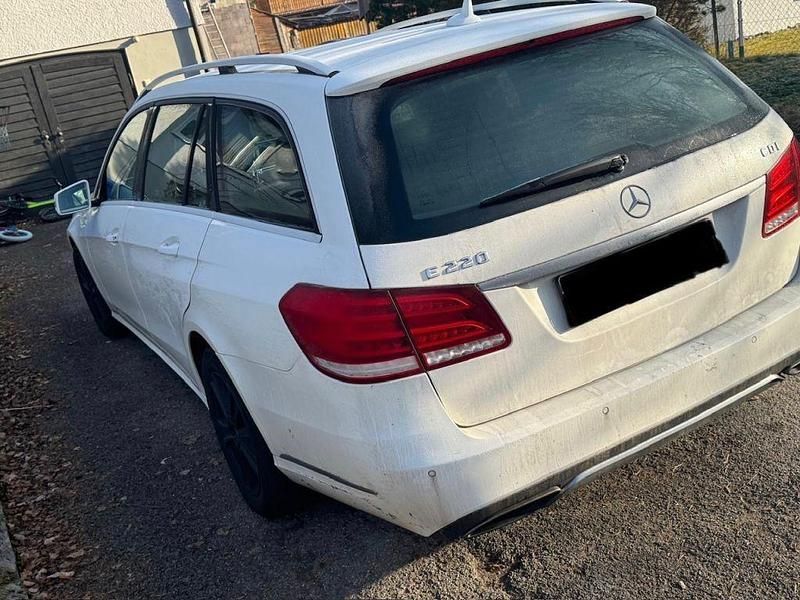 Gebraucht Mercedes E220 Avantgarde 170 PS (125 kW) 2013 Polar white Kombi