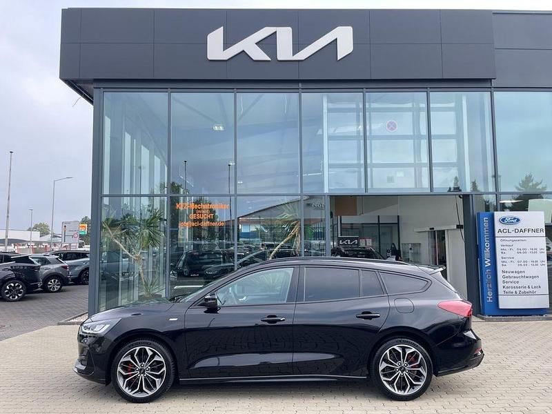 Schwarz Gebraucht 2023 Ford Focus ST-Line X Kombi | 20.790 € (Fairer Preis) - Bild 1/4