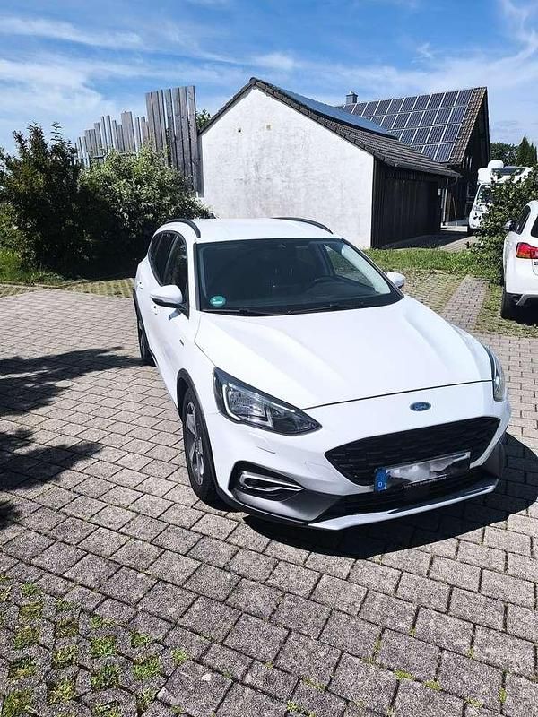 Weiß Gebraucht 2021 Ford Focus Active Kombi | 8.500 € - Bild 1/4