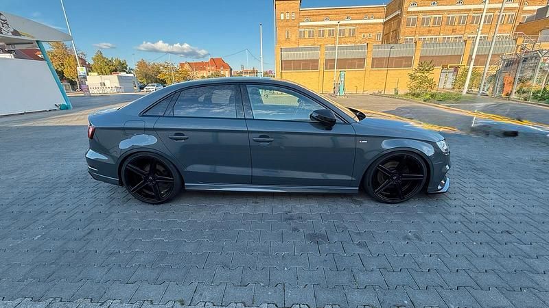 Gebraucht Audi A3 Sport 230 PS (169 kW) 2019 Grau Limousine