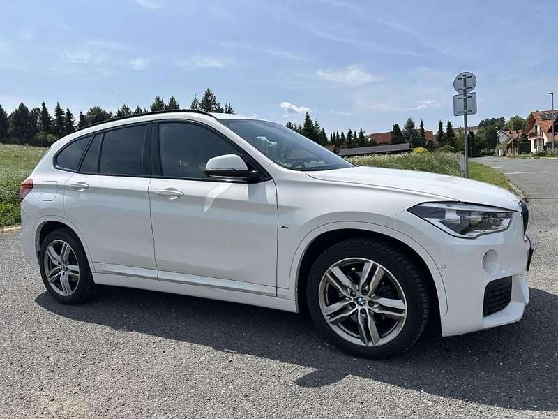 Weiß Gebraucht 2020 BMW X1 SUV | 19.600 € (Fairer Preis) - Bild 1/4