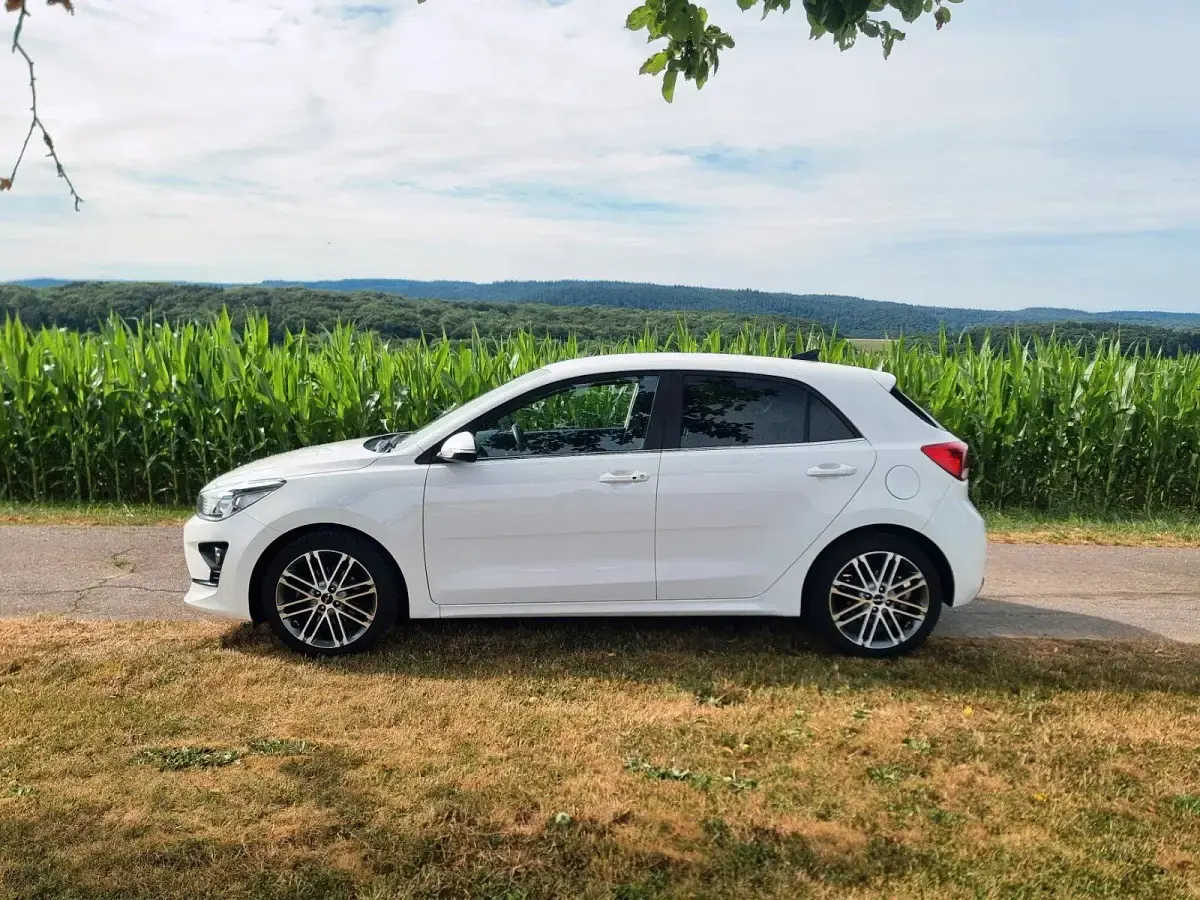 Gebraucht Kia Rio 101 PS (74 kW) 2022 Weiß Kleinwagen