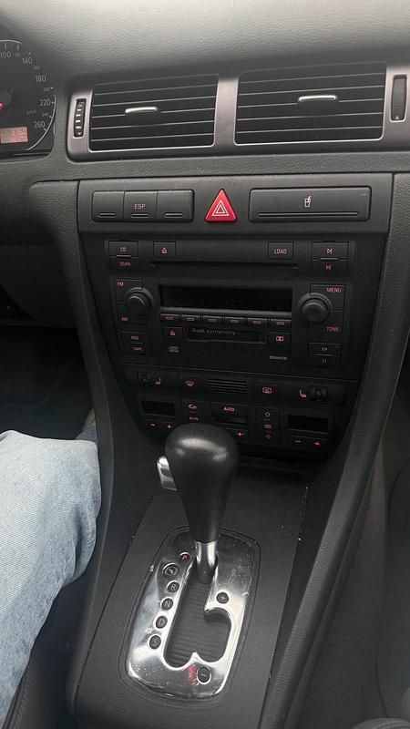 Gebraucht Audi A6 220 PS (161 kW) 2004 Grau Kombi