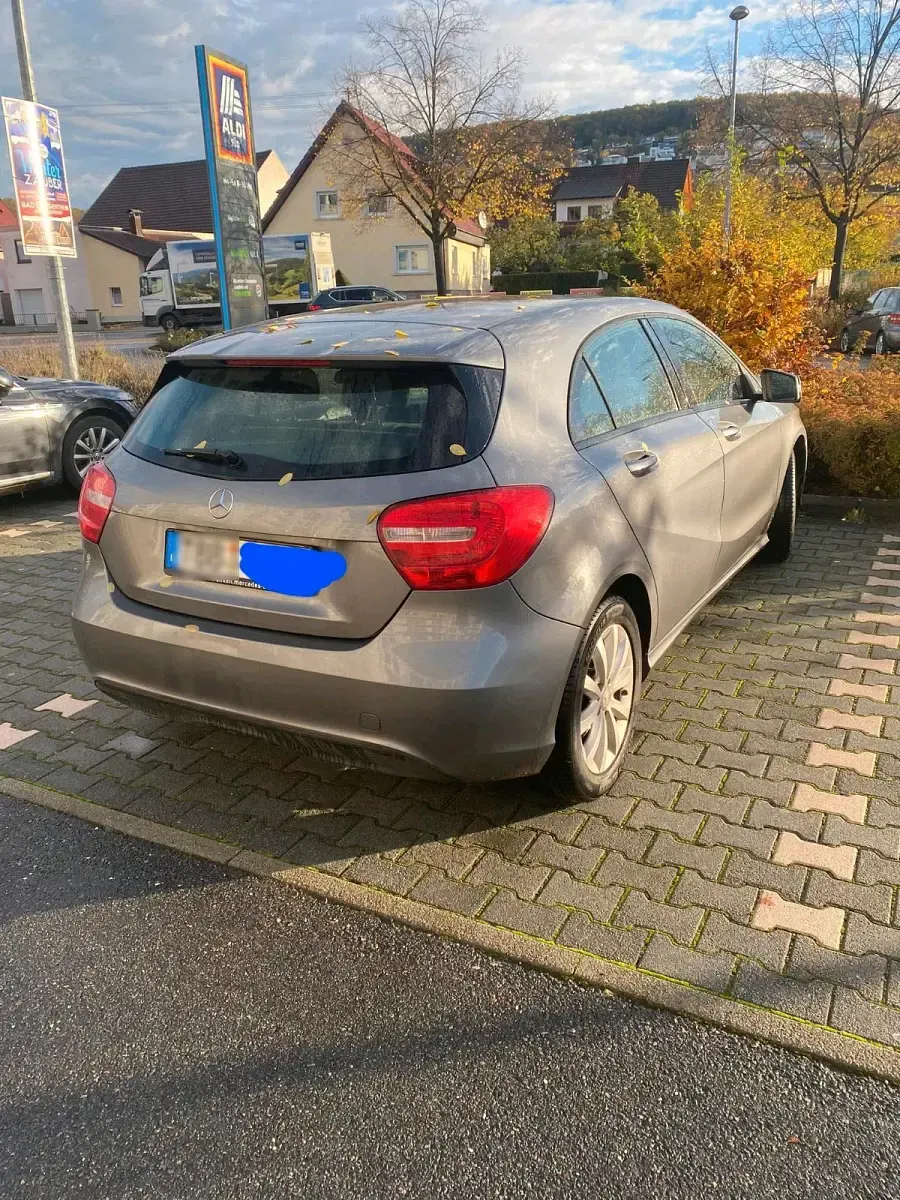 Gebraucht Mercedes A180 109 PS (80 kW) 2013 Grau Limousine