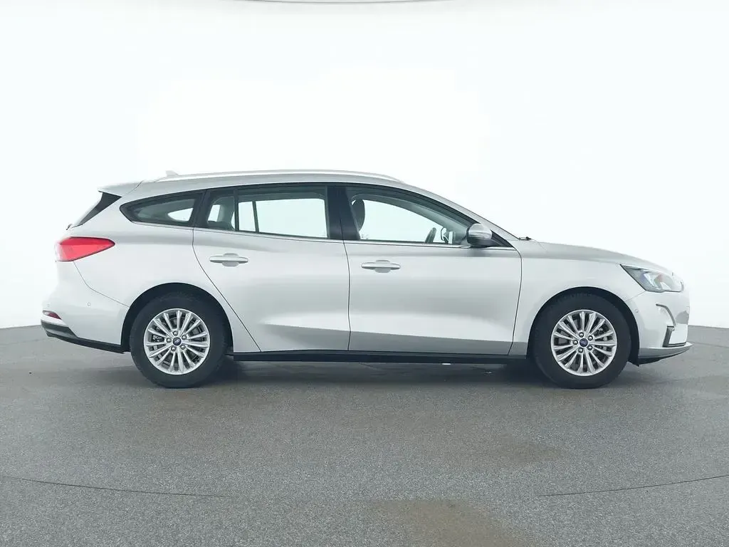 Gebraucht Ford Focus Titanium 125 PS (91 kW) 2021 Silber Kombi