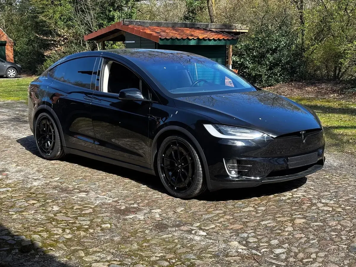 Second-hand Tesla Model X 386 kW (525 CP) 2017 Negru SUV