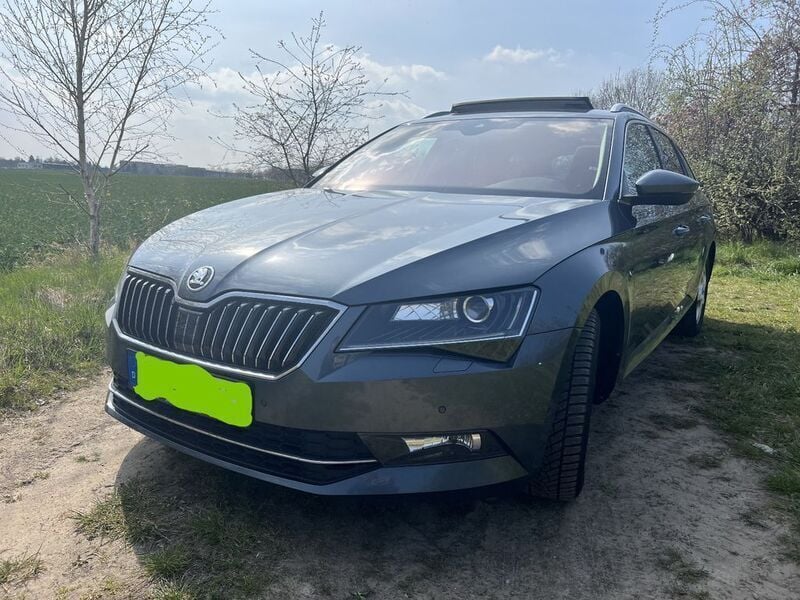 Blau Gebraucht 2016 Skoda Superb LAURIN & KLEMENT Kombi | 15.700 € (Guter Preis) - Bild 1/4
