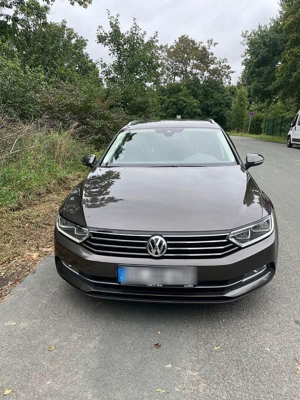 Braun Gebraucht 2016 VW Passat Comfortline Kombi | 10.699 € (Guter Preis) - Bild 1/4