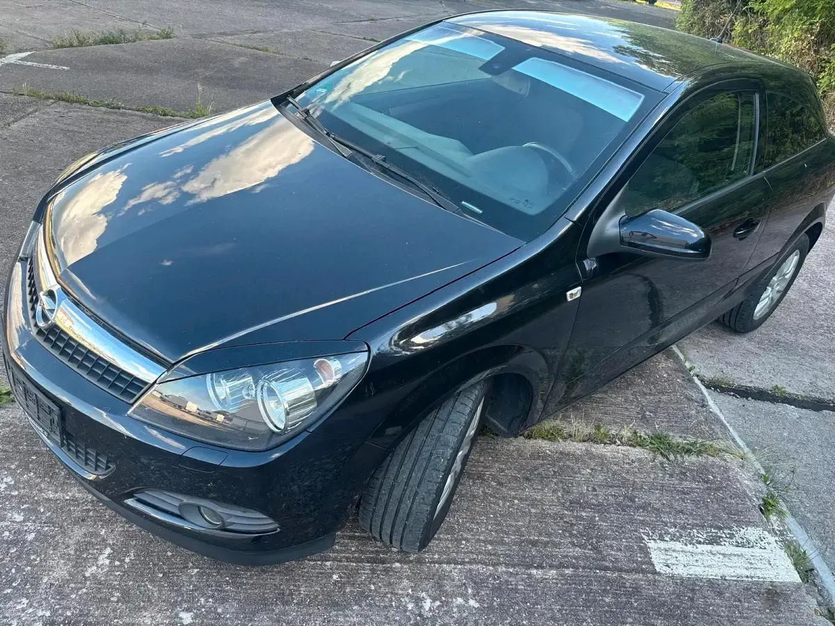 Gebraucht Opel Astra GTC 116 PS (85 kW) 2008 Schwarz Limousine