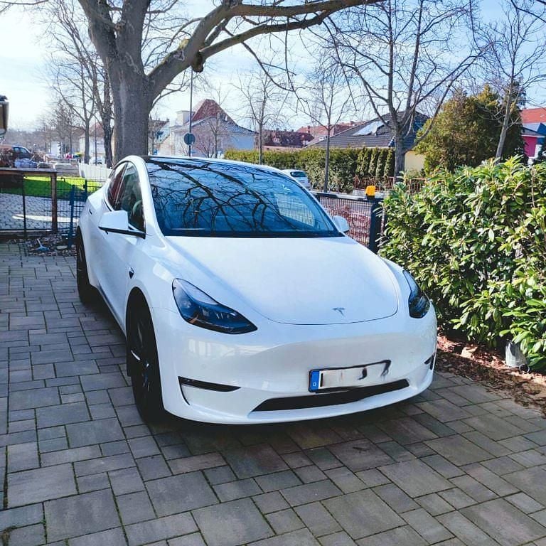 Weiß Gebraucht 2023 Tesla Model Y RWD SUV | 31.800 € (Guter Preis) - Bild 1/4