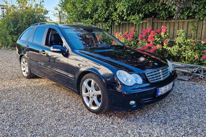Blau Gebraucht 2006 Mercedes C180 Limousine | 2.500 € (Superpreis) - Bild 1/4