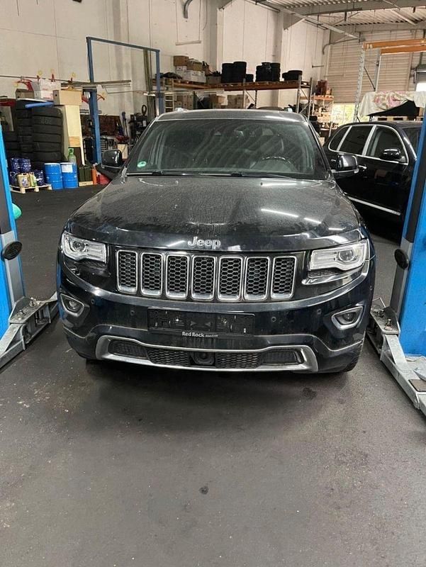 Gebraucht Jeep Grand Cherokee Overland 250 PS (183 kW) 2016 Schwarz SUV