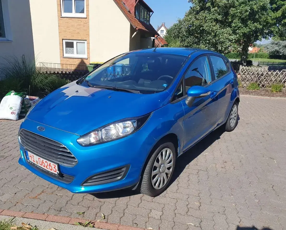 Gebraucht Ford Fiesta Trend 65 PS (47 kW) 2013 Arubablau metallic Kleinwagen