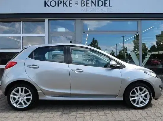 Gebraucht Mazda 2 Inclusive 102 PS (75 kW) 2011 Plutossilber metallic Kleinwagen