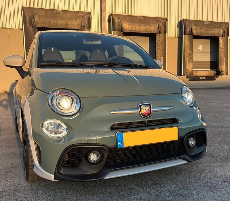 Grün Gebraucht 2020 Abarth 695 70th Anniversary Kleinwagen | 18.100 € - Bild 1/4