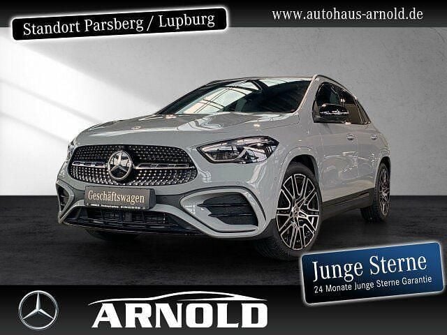 Grau (manufaktur alpingrau uni) Gebraucht 2025 Mercedes GLA180 AMG line SUV | 41.940 € (Fairer Preis) - Bild 1/4