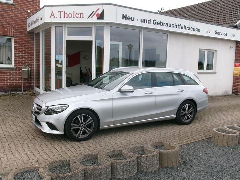 Silber Gebraucht 2019 Mercedes C180 Avantgarde Limousine | 19.850 € (Guter Preis) - Bild 1/4