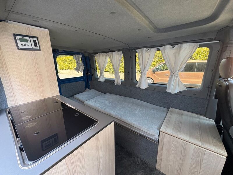Blau Gebraucht 2006 Opel Movano Van | 13.445 € - Bild 1/4